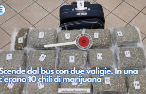 Scende dal bus con due valigie. In una c’erano 10 chili di marijuana