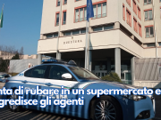 Tenta di rubare in un supermercato e aggredisce gli agenti