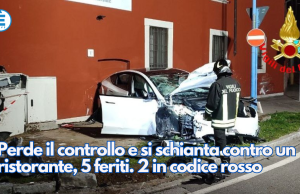 Perde il controllo e si schianta contro un ristorante, 5 feriti. 2 in codice rosso