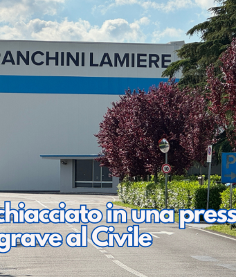 Braccio schiacciato in una pressa. Operaio grave al Civile