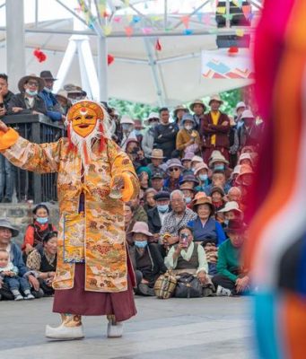 Cina: Xizang, spettacolo di opera tibetana a Lhasa
