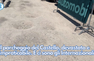 Il parcheggio del Castello, devastato e impraticabile. E ci sono gli Internazionali