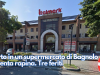 Furto in un supermercato di Bagnolo diventa rapina. Tre feriti