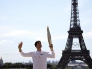 Francia: continua a Parigi la staffetta della torcia olimpica