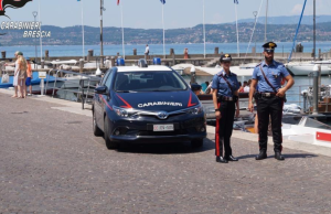 Cade da quattro metri d’altezza. Grave un operaio a Sirmione