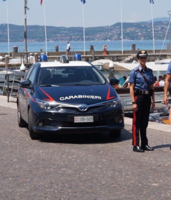 Cade da quattro metri d’altezza. Grave un operaio a Sirmione