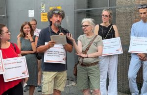 Il flash mob a Canton Mombello, “Fare promesse è pericoloso, servono fatti”