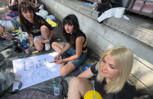 Tutte “pazze” per Ariete, hanno dormito fuori Campo Marte