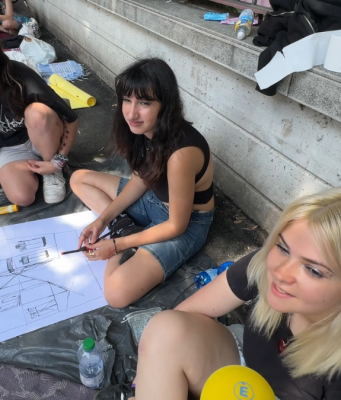 Tutte “pazze” per Ariete, hanno dormito fuori Campo Marte