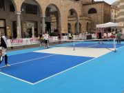 In piazza Vittoria alla scoperta di nuovi sport, dal citytennis al pickleball