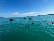 Dispersa nel lago, viene ritrovata stremata dopo un’ora