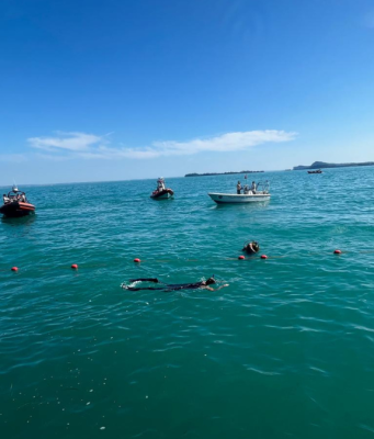Dispersa nel lago, viene ritrovata stremata dopo un’ora