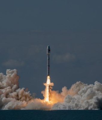 Cina: razzo Smart Dragon-3 lancia 8 satelliti dal mare