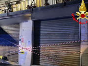 A fuoco un garage: disabile in ospedale e 4 famiglie fuori casa