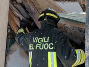 Crolla la soletta. Morto impreditore edile, grave un operaio