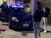 Tentano una rapina e pestano la vittima. Arrestati due minorenni