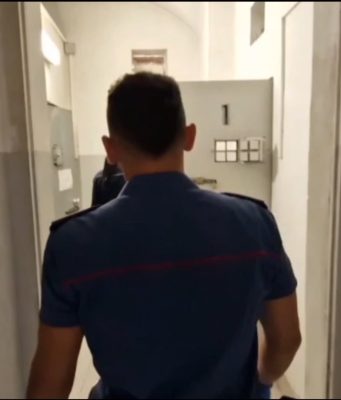 Cellulari e droga a Canton Mombello, arrestato un agente della Penitenziaria