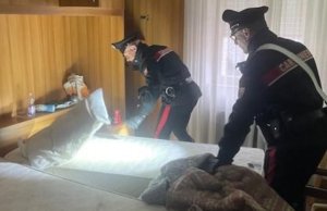 Controlli negli hotel abbandonati di Darfo. Tre espulsioni