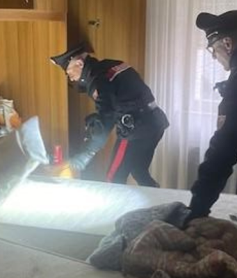 Controlli negli hotel abbandonati di Darfo. Tre espulsioni