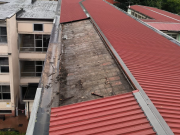 Danneggiato dal vento il tetto della scuola Foscolo a Brescia