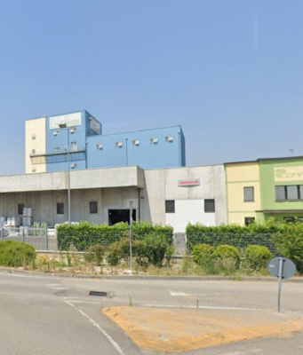 Operaio schiacciato fra due muletti a Montichiari. È grave