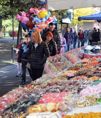 In via Milano, a Brescia, c’è la Fiera di Ognissanti