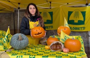 Il tutorial per intagliare una zucca di Halloween da paura