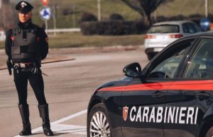 Senza patente, ma con cocaina e marijuana. Arrestati due uomini