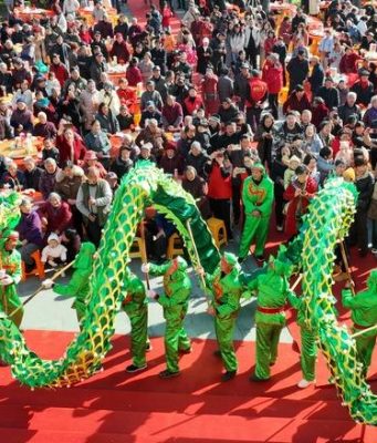 Cina: festival popolare a Deqing