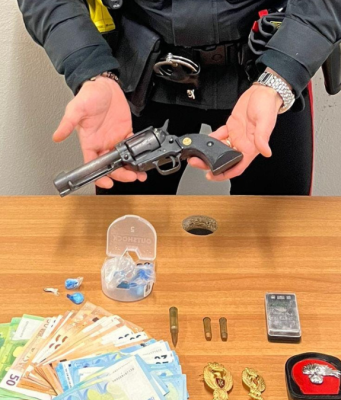 Detenzione, spaccio di droga e pistola in tasca. Arrestato