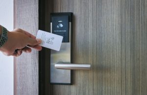 Federalberghi: bene montagne e laghi, ma la città rallenta