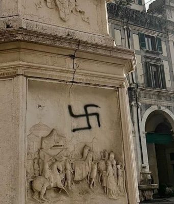 Svastiche, identificati due giovani: “Eravamo ubriachi”