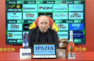 Maran, “partita giocata alla pari. Poi ci sono stati gli episodi” VIDEO
