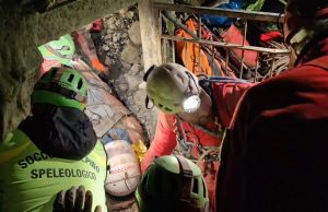 Ottavia Piana è salva. Estratta dalla grotta è ora in ospedale