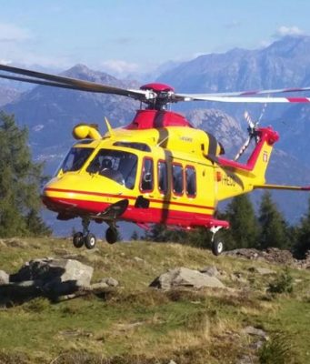 70enne trovato senza vita accanto al trattore ribaltato a Breno