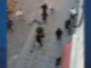 Rissa in corso Garibaldi, volano botte, sedie e un monopattino