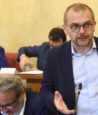 Rolfi, “la dirigente dell’urbanistica sta cercando lavoro”