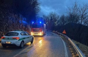 Piccola frana a Preseglie nella notte. Senso unico alternato