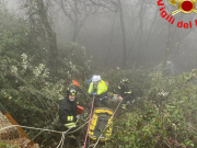 Mezzane, lo scontro e l’auto finisce nella scarpata. Ferita una 45enne