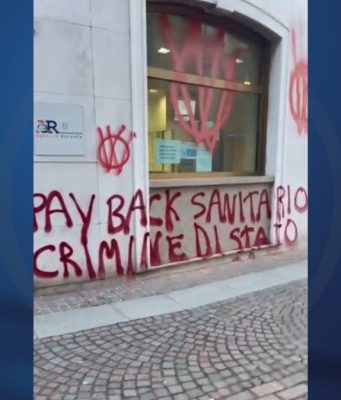 Graffiti no vax a Montichiari, dura condanna del sindaco Togni