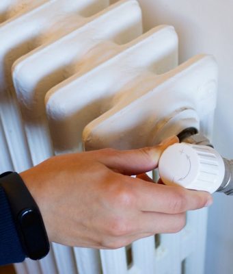 Riscaldamento rotto alla Bettinzoli, bambini trasferiti alla Zammarchi