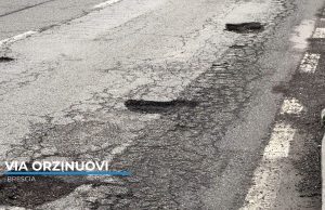 Asfalto che si sbriciola e centinaia di buche pericolose. E il Comune che fa?