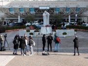 Papa in lieve miglioramento, ma le condizioni restano critiche