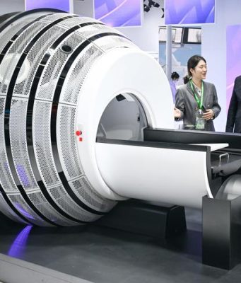 Cina: mostra delle apparecchiature mediche a Chongqing