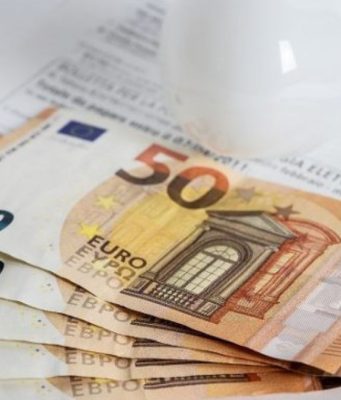 Bollette: Brescia terza in Lombardia per la luce, meglio il gas