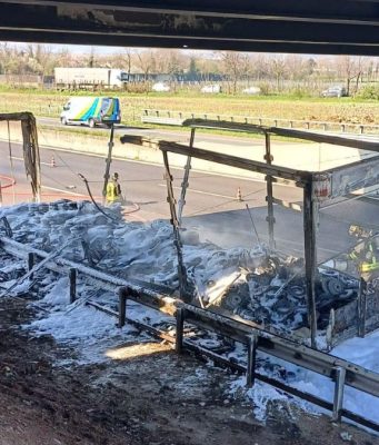 Camion in fiamme sulla A4, traffico in tilt fra Brescia e Bergamo