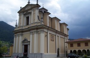 Tentano di abbattere la porta della chiesta con l’auto: denunciati