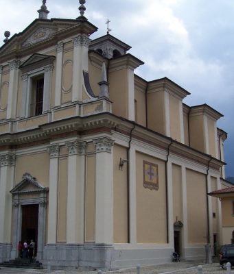 Tentano di abbattere la porta della chiesta con l’auto: denunciati