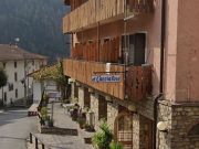 Il centro per migranti di San Colombano chiude