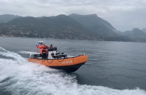 Ritrovato il cadavere di una donna nelle acque del lago a Toscolano